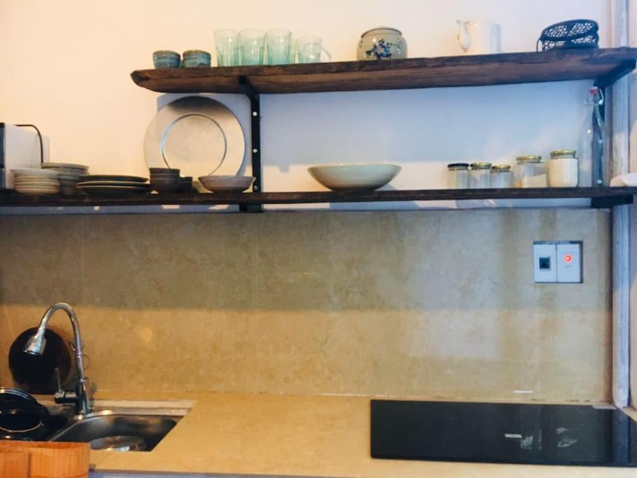 Chez Phuong- Studios Cat Ba