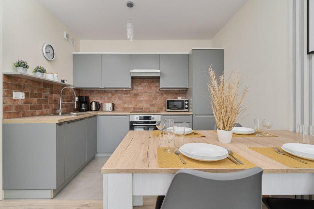 Apartment Piękna with PARKING Wrocław by Noclegi Renters 4