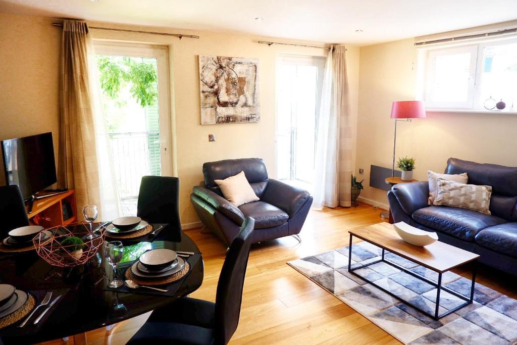 Stunning Apartment close to Cambridge Station with FREE Parking! 1