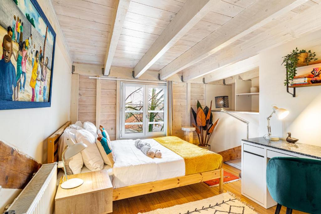Art & Curiosity Cabinet Style Appartement with Paris view, Villa des Ammonites 7