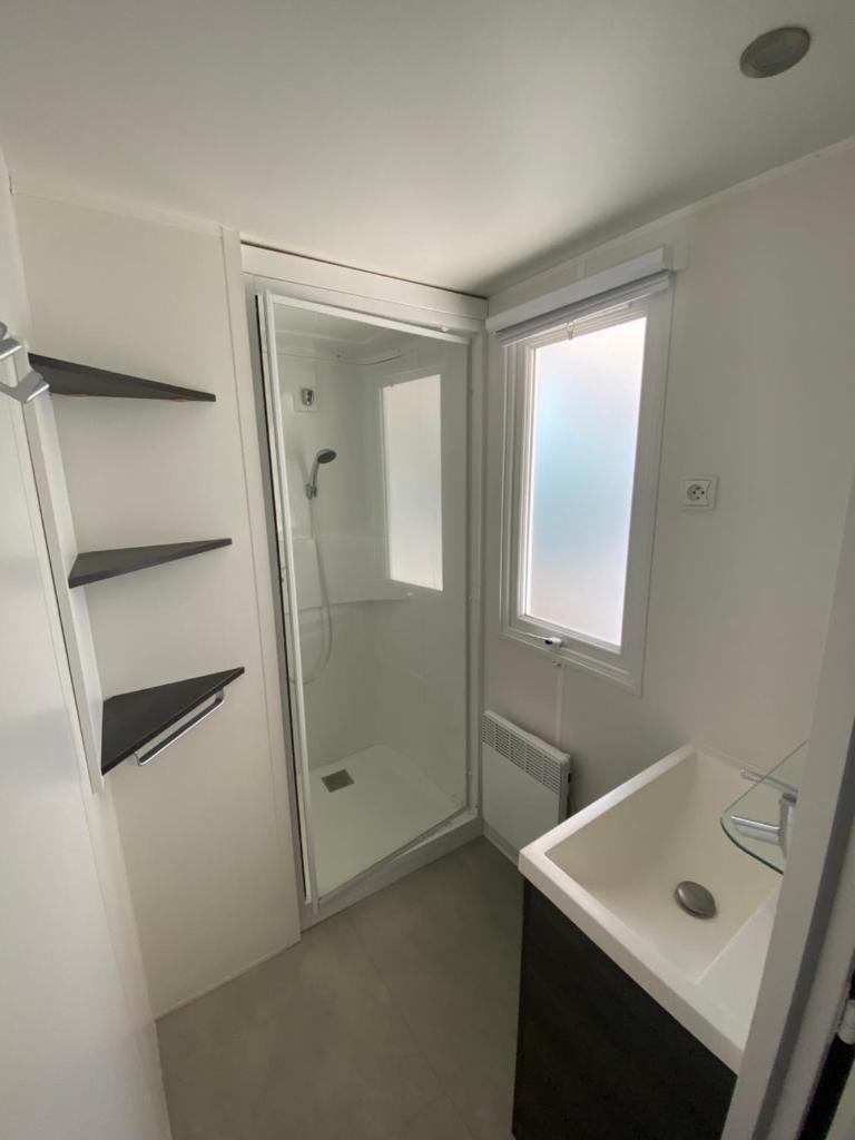 Photo de la galerie de l'établissement Mobilhome 6 personnes, à Saint-Hilaire-de-Riez