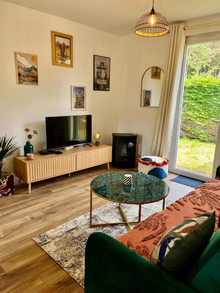 Maison Evasion Voyage parking et jardin by Art de Voyager 5