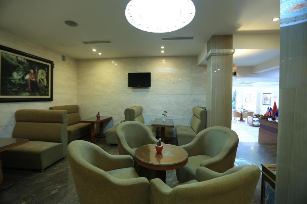 Moon View Hotel - 65 Cửa Bắc - by Bay Luxury