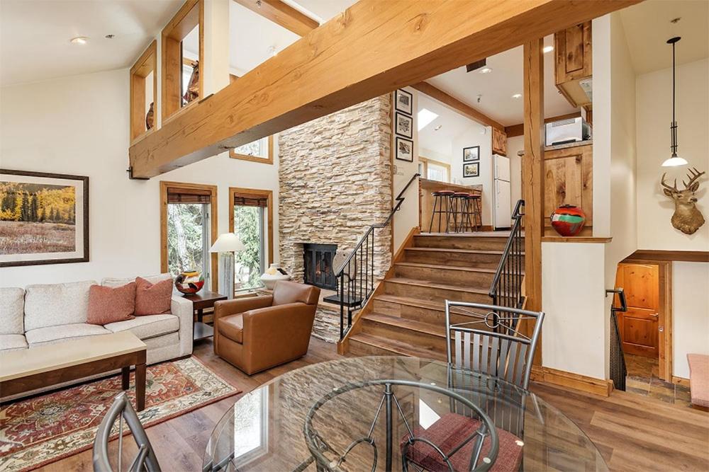 Old Hundred Unit 104, Sunny, Corner Townhouse, Treetop Views, 3 Blocks to Aspen Mtn