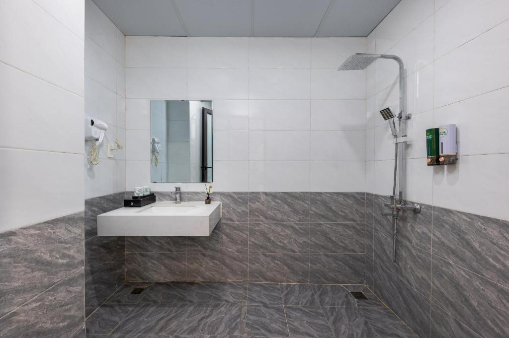 Lang Chai Green Pear Cat Ba Hotel