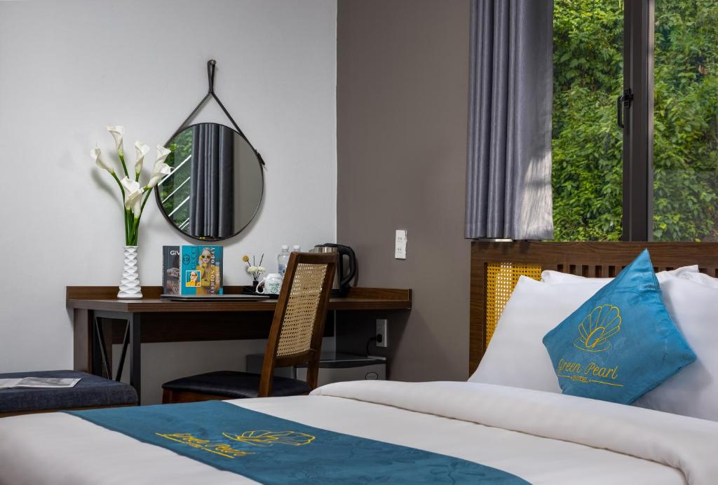 Lang Chai Green Pear Cat Ba Hotel