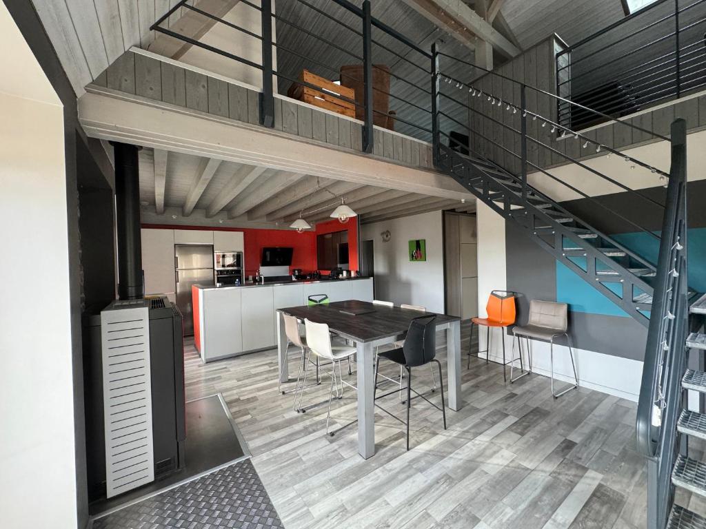 Duplex avec poêle à granulés et garage à motos 4