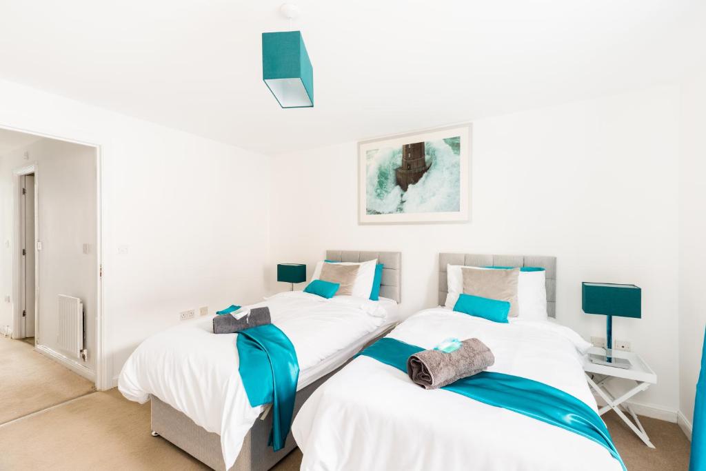 Spacious Group House for Medical Staff, Contractors & Families - Ensuites, Parking & Netflix by DreamyPads 2