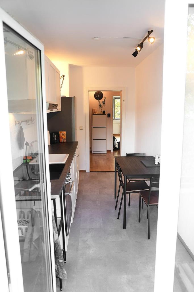 N39 Whole 3-Room Apartment or Individual Room in Karlsruhe Südstadt 5
