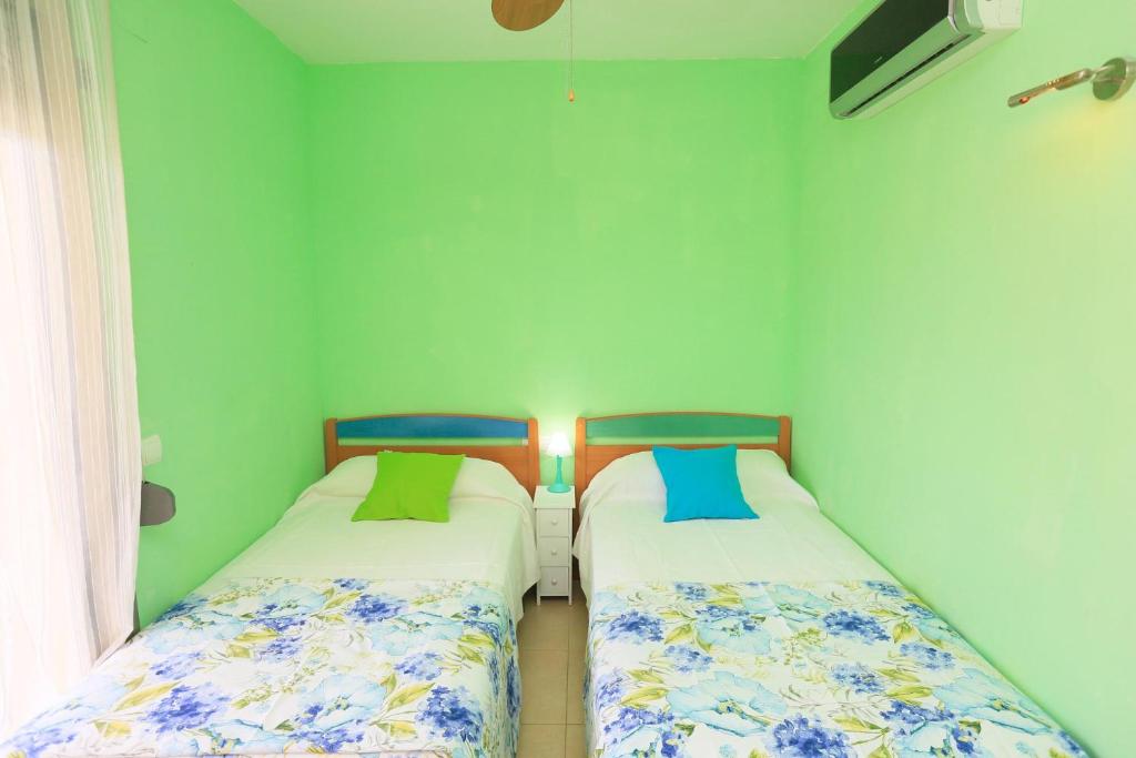 LITORAL COSTA DORADA - VILLA MAGNOLIA Only families 8