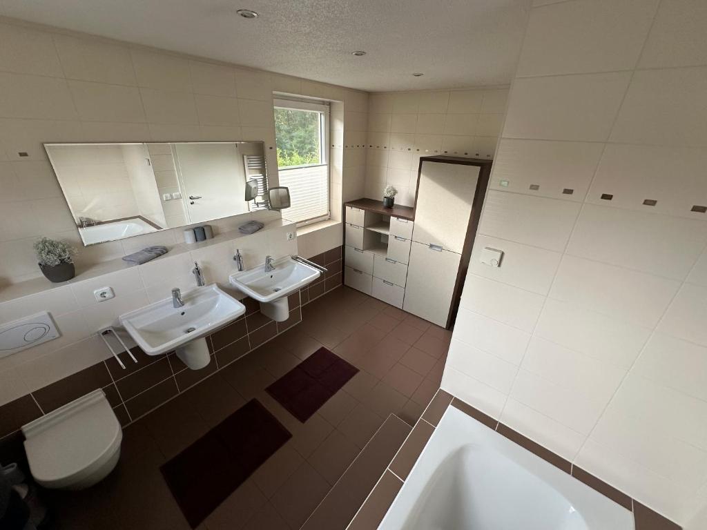 Stadtvilla in Leipzig 7 Personen 3 Schlafzimmer 2 Bäder Garten und Terrasse zentral gelegen Messe Innenstadt Seen 3