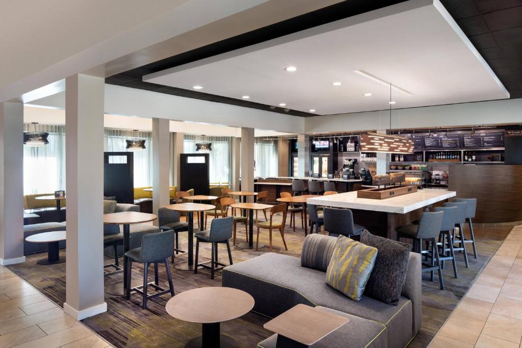 Courtyard by Marriott San Diego Sorrento Valley Image