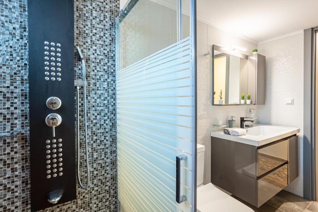 Avia Seaview Getaway - Konstantina's Hidden Haven 7