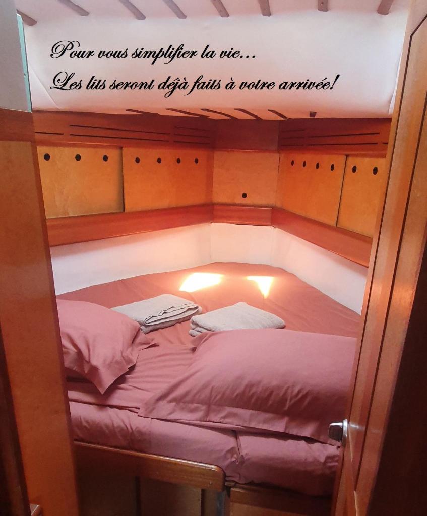 Photo de la galerie de l'établissement Baladin - Dormir sur un voilier By Nuits au Port, à La Rochelle