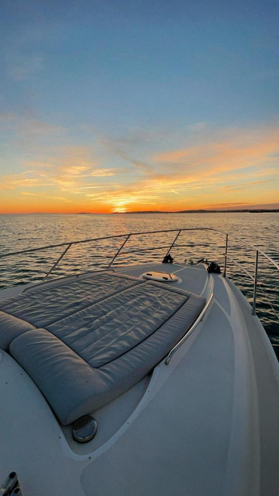 Photo de la galerie de l'établissement Expérience luxueuse sur un yacht, à Mauguio 2 autres photos