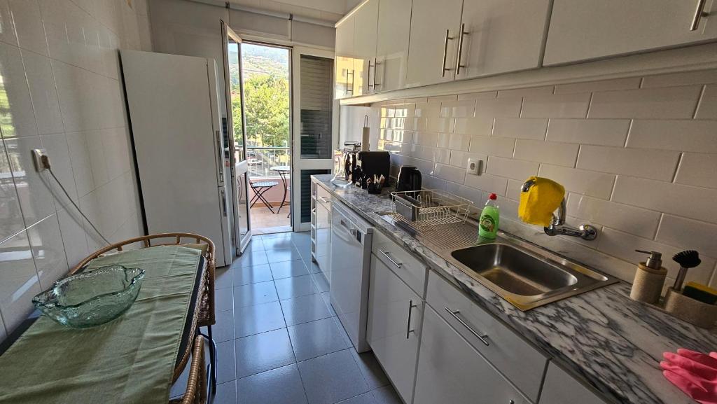 Garden and Seaview Apartment - Free Parking 4