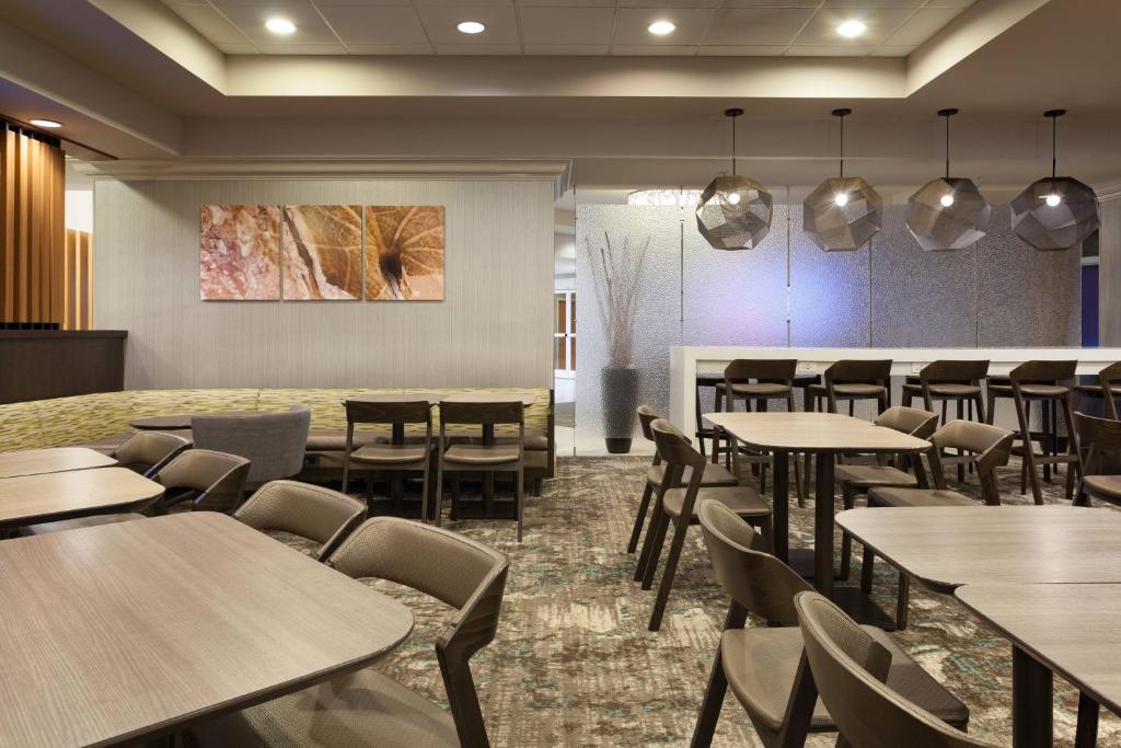 SpringHill Suites by Marriott Orlando Lake Buena Vista in Marriott Village Image