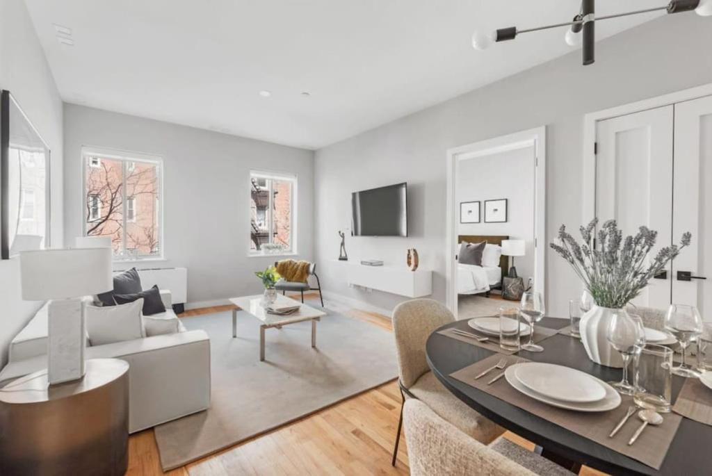 Top Notch 2 Bedroom Minutes From Central Park Image