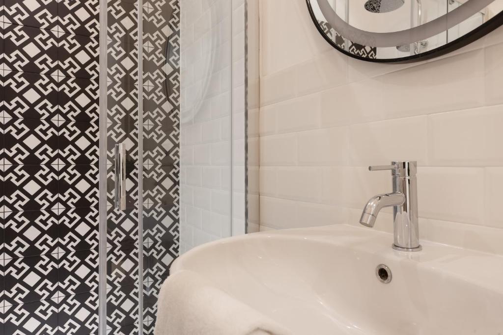 Trieste Timeless 2-bedrooms flat 8
