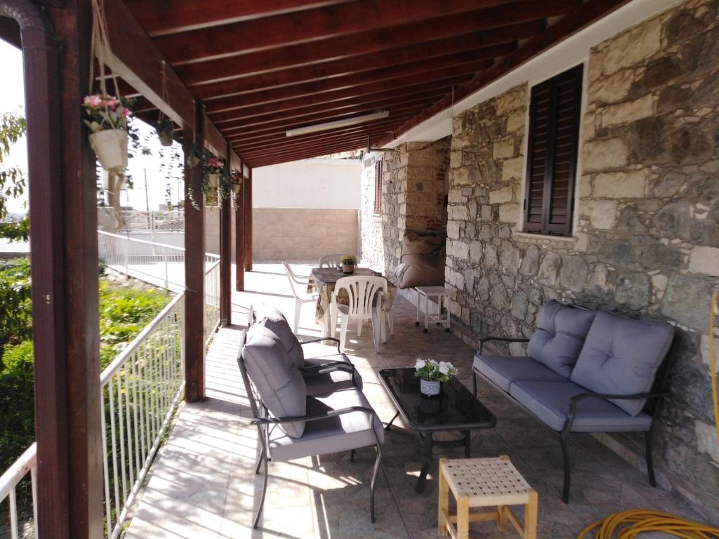 Traditional house in pelendri 8