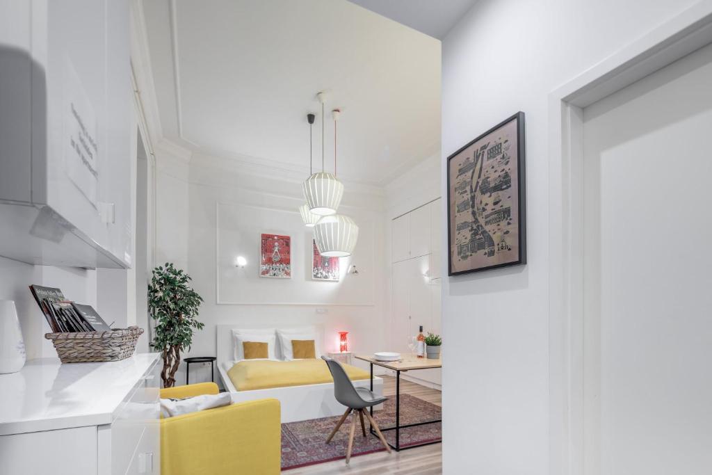 Extra Central Modern Studio 4