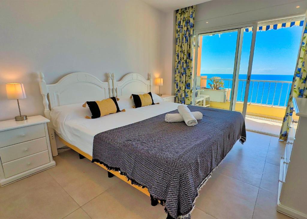 Diana 905. Superb south-facing one-bedroom apartment with amazing sea views. 2
