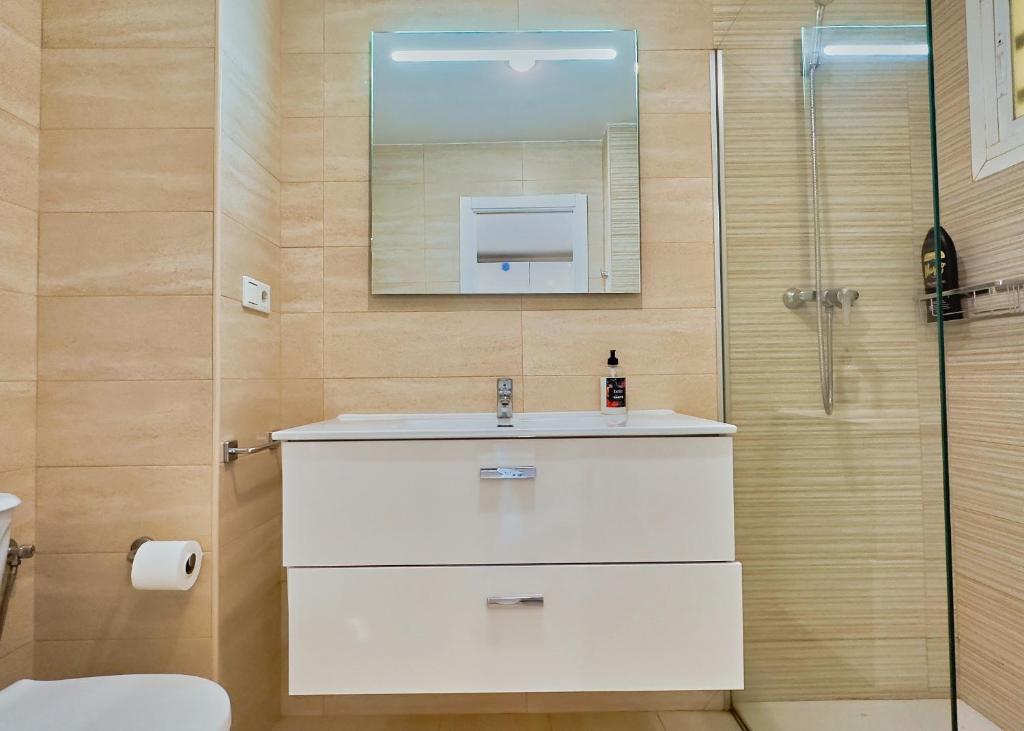 Diana 905. Superb south-facing one-bedroom apartment with amazing sea views. 3