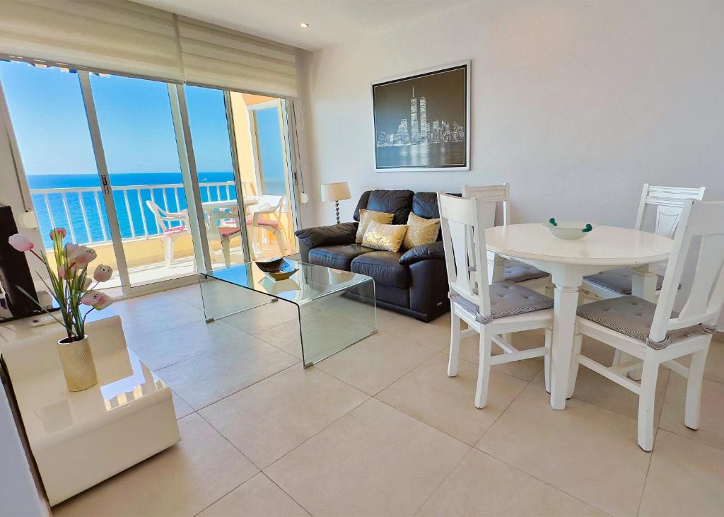 Diana 905. Superb south-facing one-bedroom apartment with amazing sea views. 5