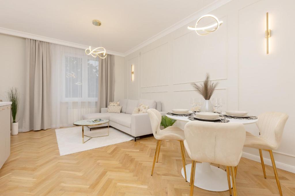 Bright & Elegant Apartment Warsaw by Noclegi Renters 6