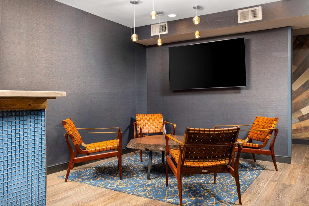 Hotel Westport Kansas City, Tapestry Collection by Hilton Image