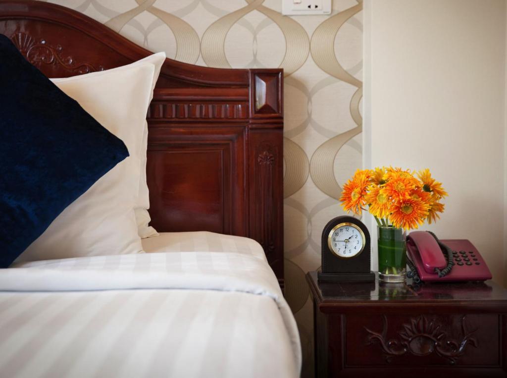 Hanoi Golden Moon Hotel & Travel