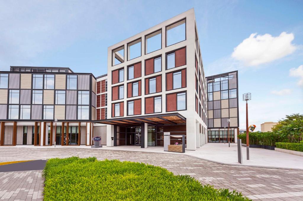 Hampton by Hilton Dubai Al Seef Image