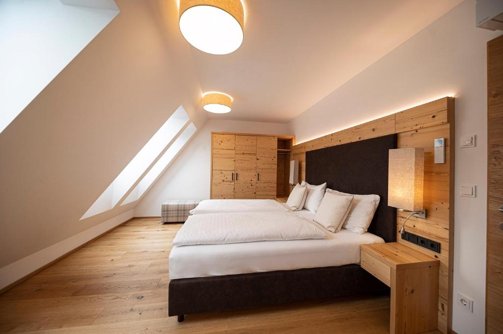 Lakeside Luxury Apartments 3