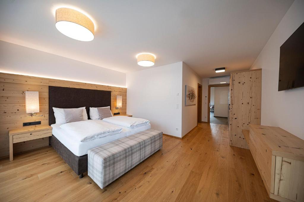 Lakeside Luxury Apartments 4