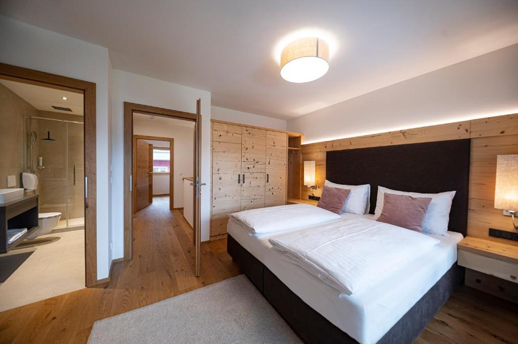 Lakeside Luxury Apartments 8