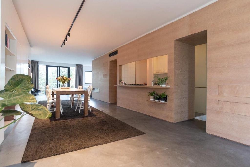 City centre Loft on the historic Canal 2