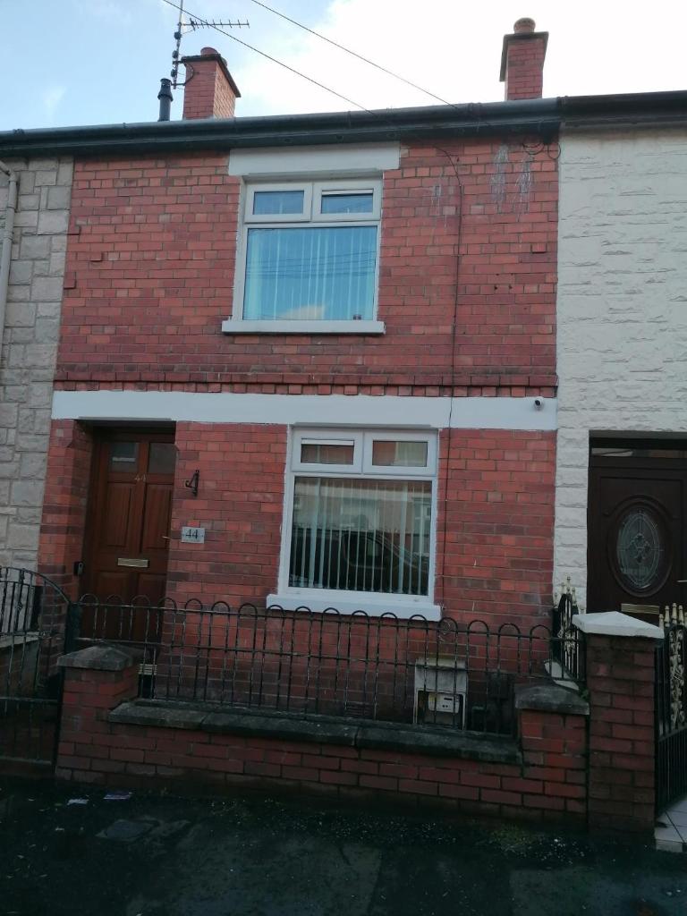 Máire Toiréasa – cosy refurbished property in the Gaeltacht Quarter 8