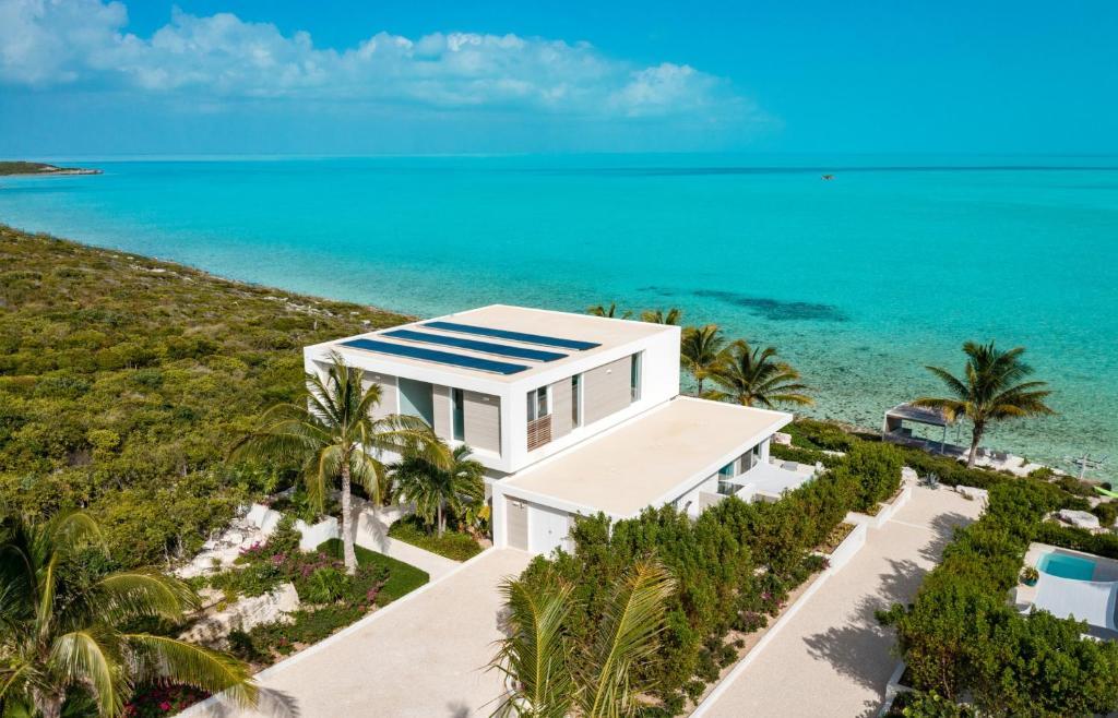 Ocean Dream 5 BR Villa Aqua