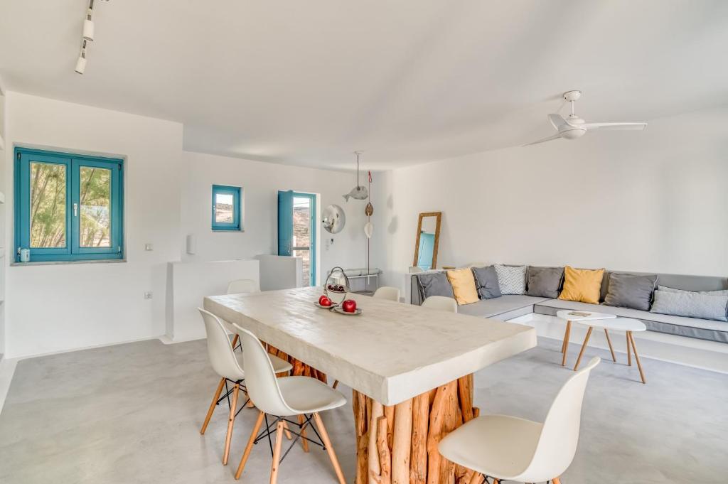 G&K Blue House on Agia Anargyroi Beach, Naousa