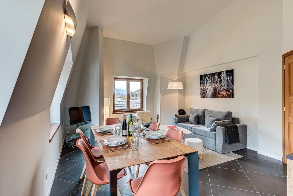 Apartment Alpes V, Alpes Agency, Central Chamonix, Sleeps 5 5