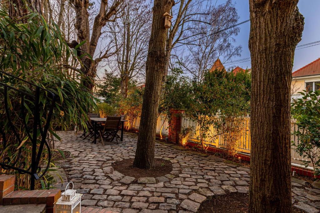 Art & Curiosity Cabinet Style Appartement with Paris view, Villa des Ammonites 2