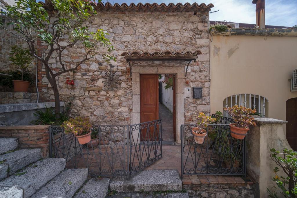 Casa di Regina - City Center, Completely Renovated, Historical 3