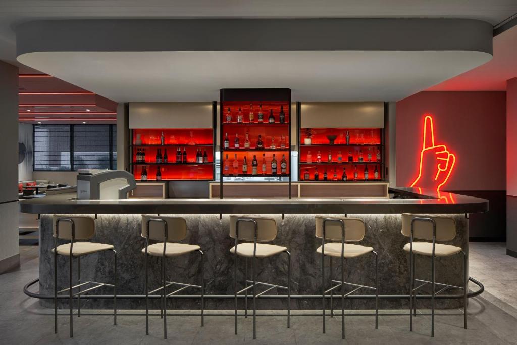 Courtyard by Marriott Melbourne Flagstaff Gardens Image