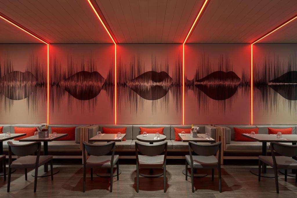 Courtyard by Marriott Melbourne Flagstaff Gardens Image
