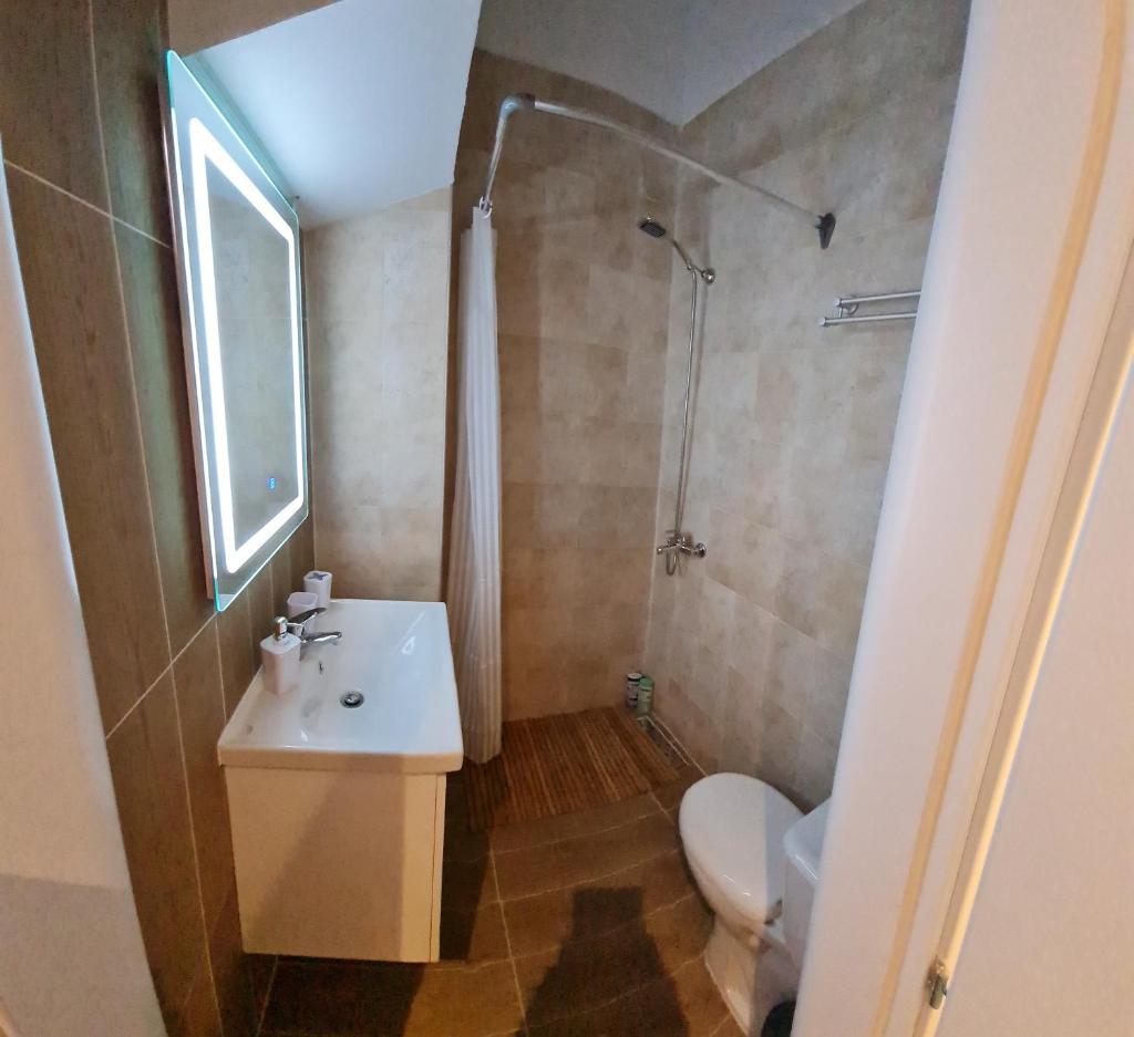 LUXURY APARTMENT 4