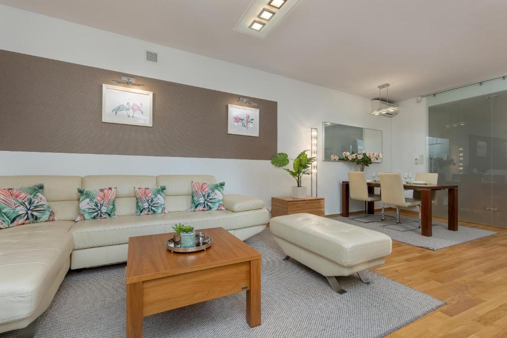 Cosy Apartment with Parking in the city centre Warszawa by Noclegi Renters 7
