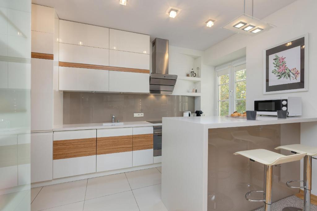 Cosy Apartment with Parking in the city centre Warszawa by Noclegi Renters 8