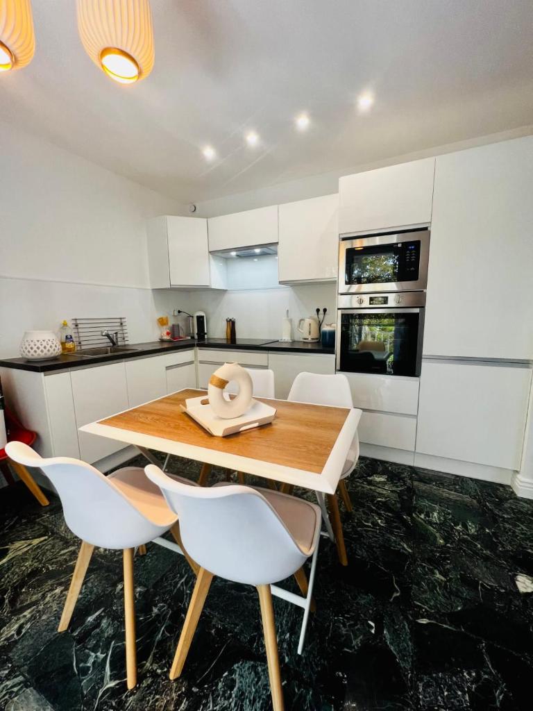Brand new 2-bedroom apartment in Antibes with AC and sea view 3