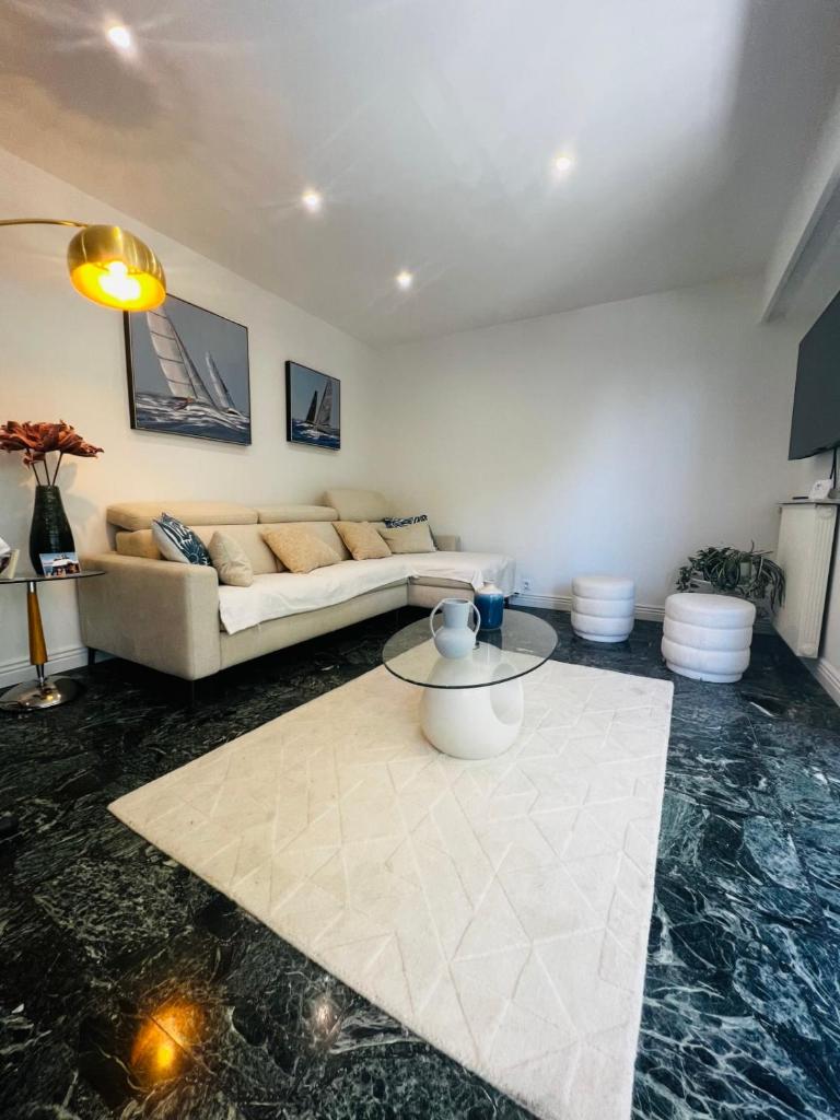 Brand new 2-bedroom apartment in Antibes with AC and sea view 8