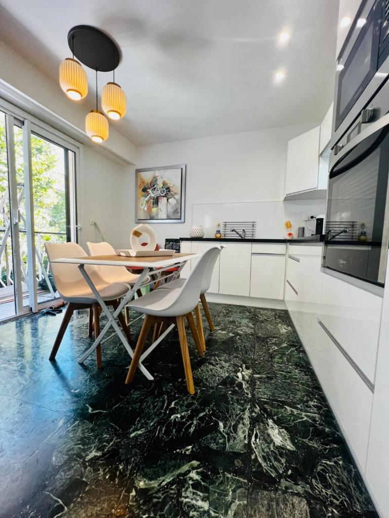 Brand new 2-bedroom apartment in Antibes with AC and sea view 5